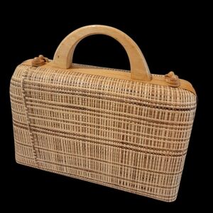 Vintage‎ Wicker/Raffia Box Purse Wooden Handle & Latch